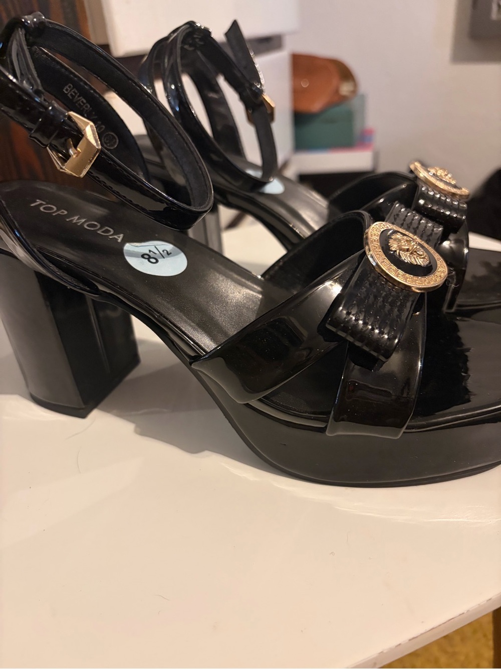 NWT Top Moda Black Patent Platform Sandals w/ Gold Accent, size 8 1/2, MSRP $46